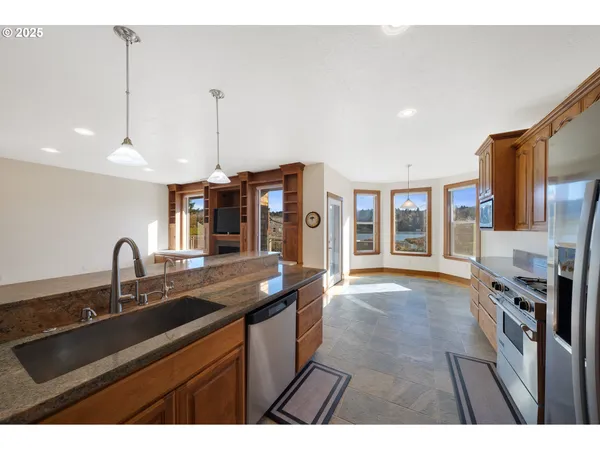 $1,199,000 | 4612 Northeast I Avenue, Neotsu, OR 97364