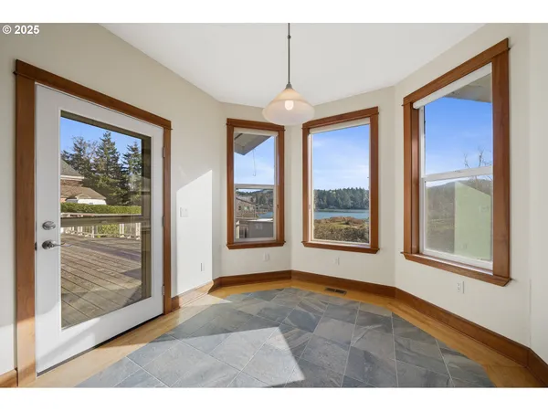 $1,199,000 | 4612 Northeast I Avenue, Neotsu, OR 97364