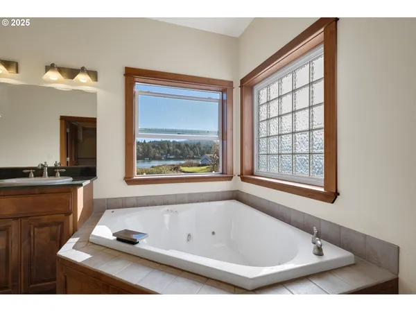 $1,199,000 | 4612 Northeast I Avenue, Neotsu, OR 97364