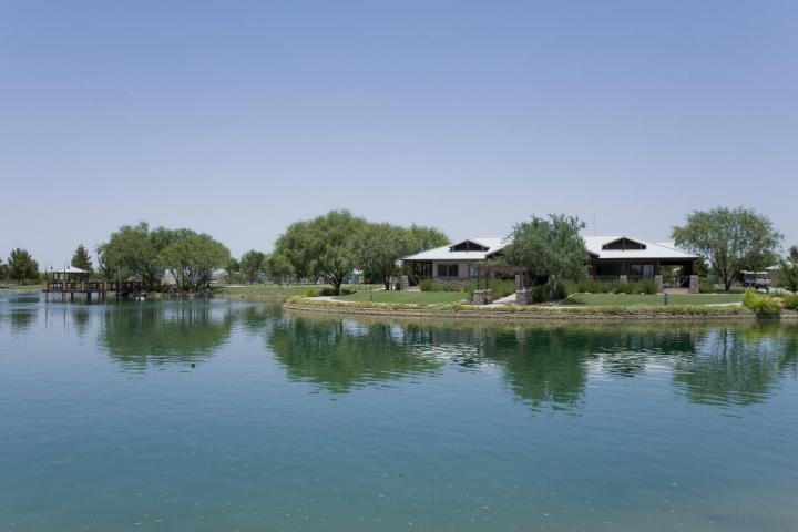 3815 East Chickadee Road Gilbert, AZ 85297 - Photo 9 of 9 Pond