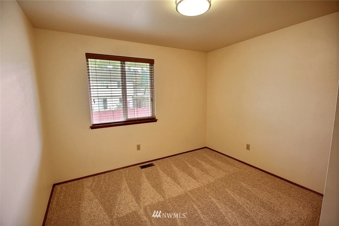 10340 Southeast 187th Place Renton, WA 98055 - Photo 17 of 21