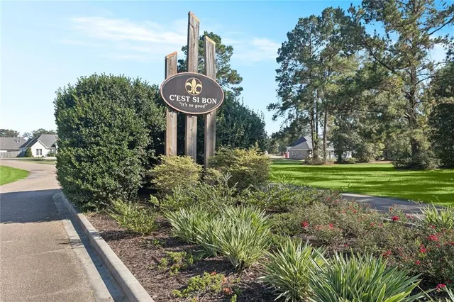$425,000 | 23111 Rue De Bois, Ponchatoula, LA 70454