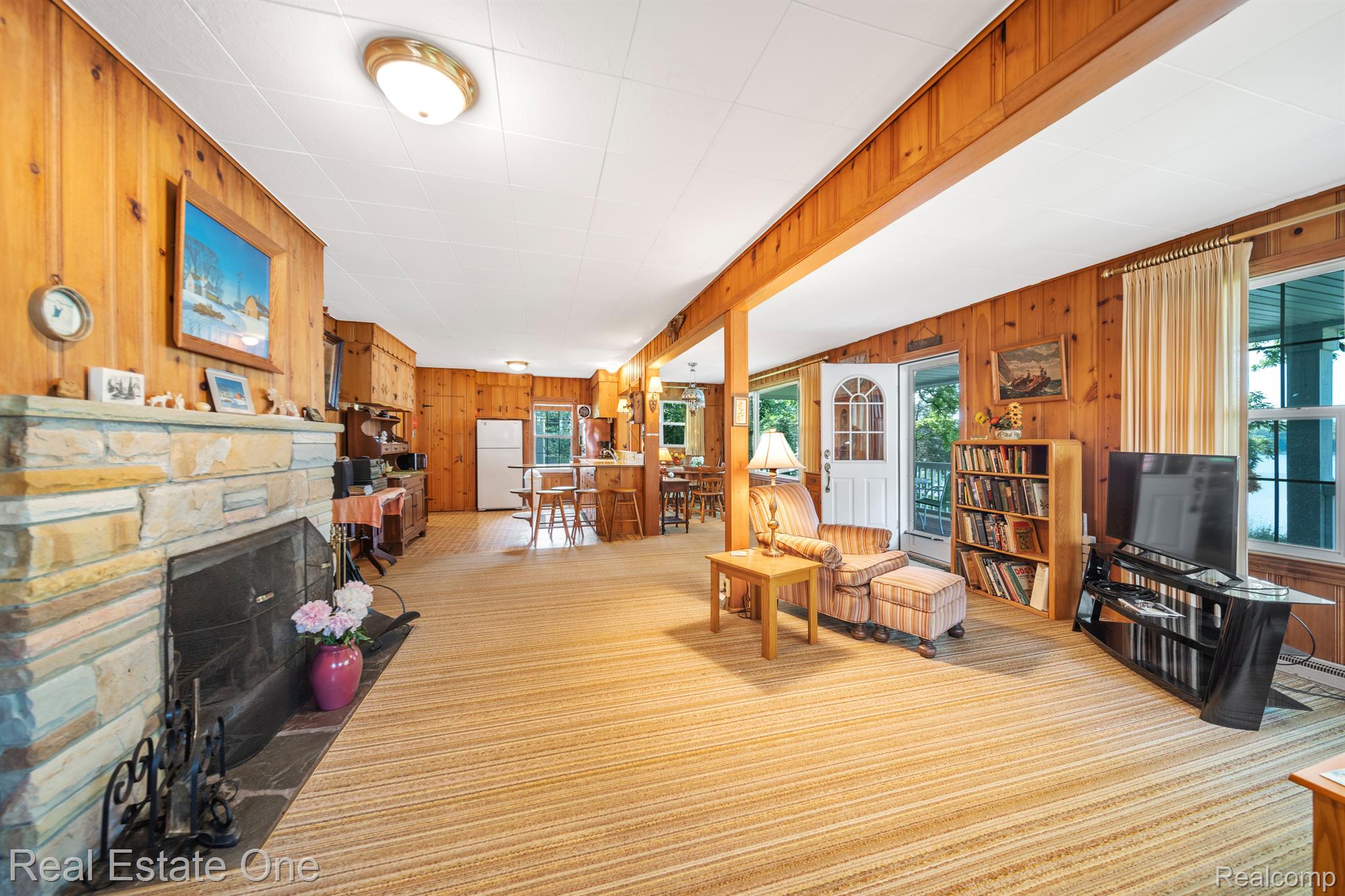 6236 Cowell Road Brighton, MI 48116 - Photo 12 of 19 Living Room to Kitchen