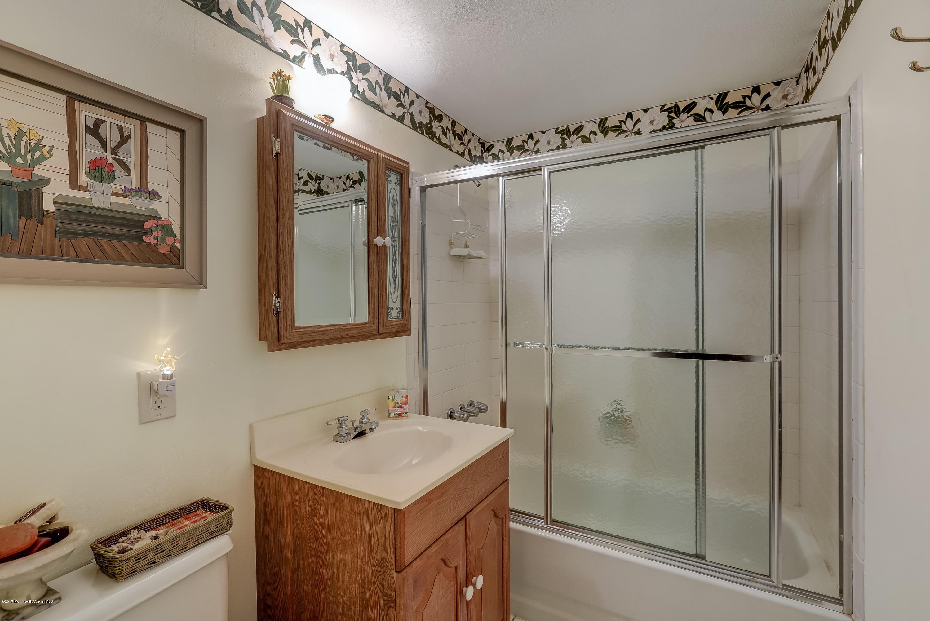 141 Pasadena Road Manchester Township, NJ 08759 - Photo 11 of 28 011_Bathroom