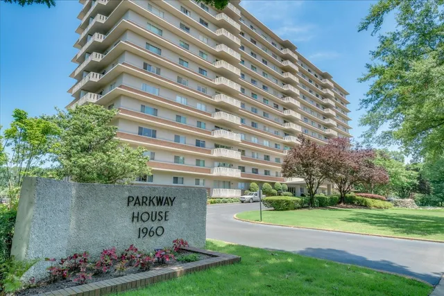$180,000 | 1960 North Parkway Avenue, Unit 1208, Memphis, TN 38112