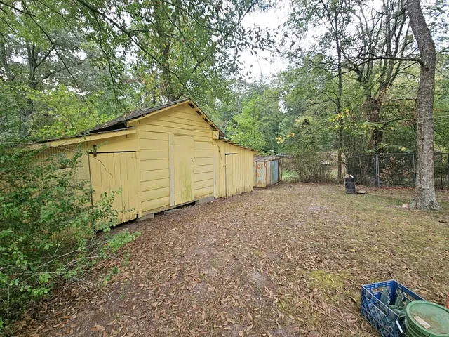 a view of a house with large trees