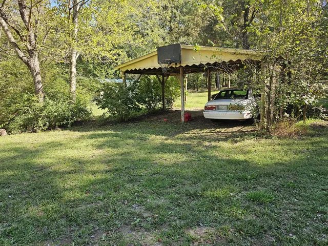 $195,000 | 702 East White Oak Street, Decaturville, TN 38329