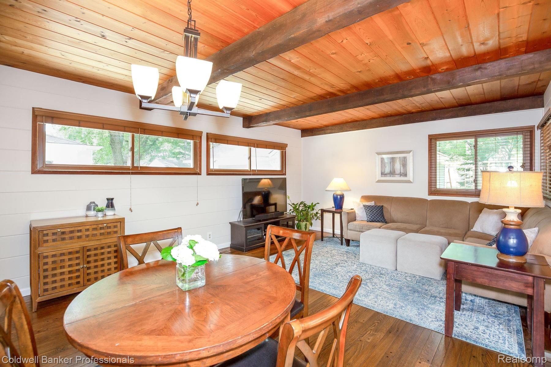 3234 Warick Road Royal Oak, MI 48073 - Photo 14 of 37 Dining space!