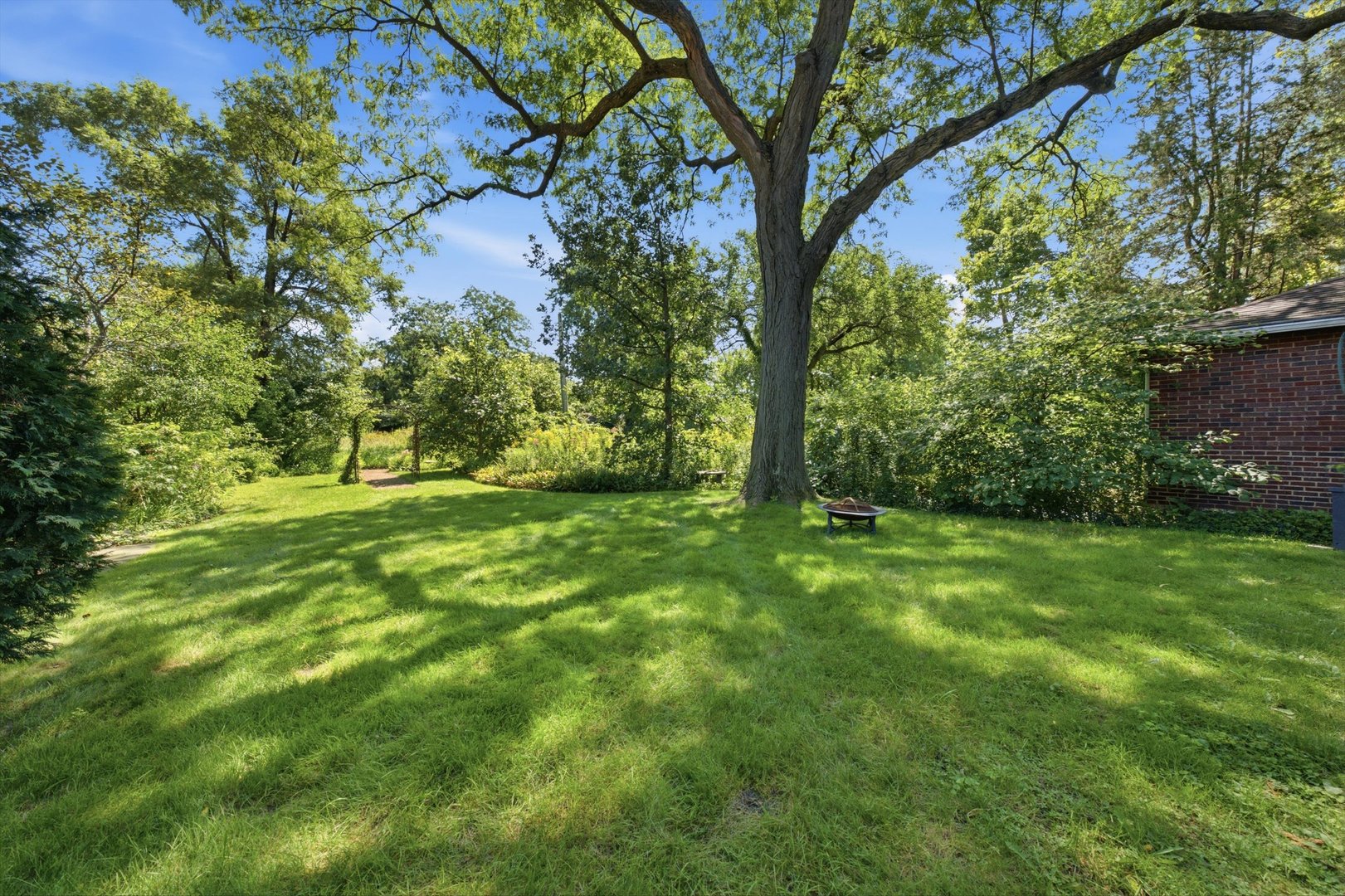 327 Selborne Road Riverside, IL 60546 - Photo 32 of 40 Gallery Image 32