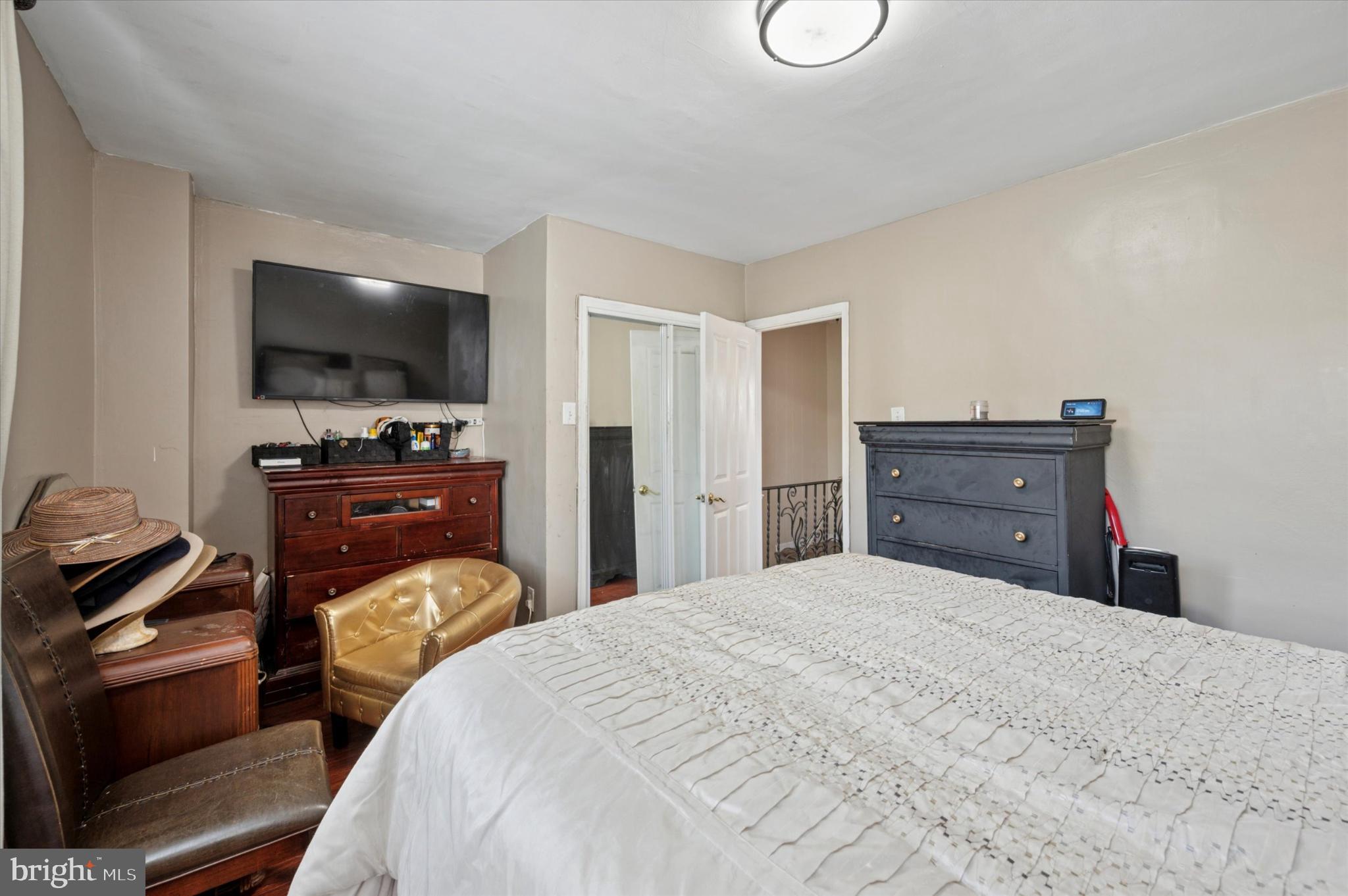 1052 Edgemore Road Philadelphia, PA 19151 - Photo 15 of 24 Cozy bedroom with modern amenities.