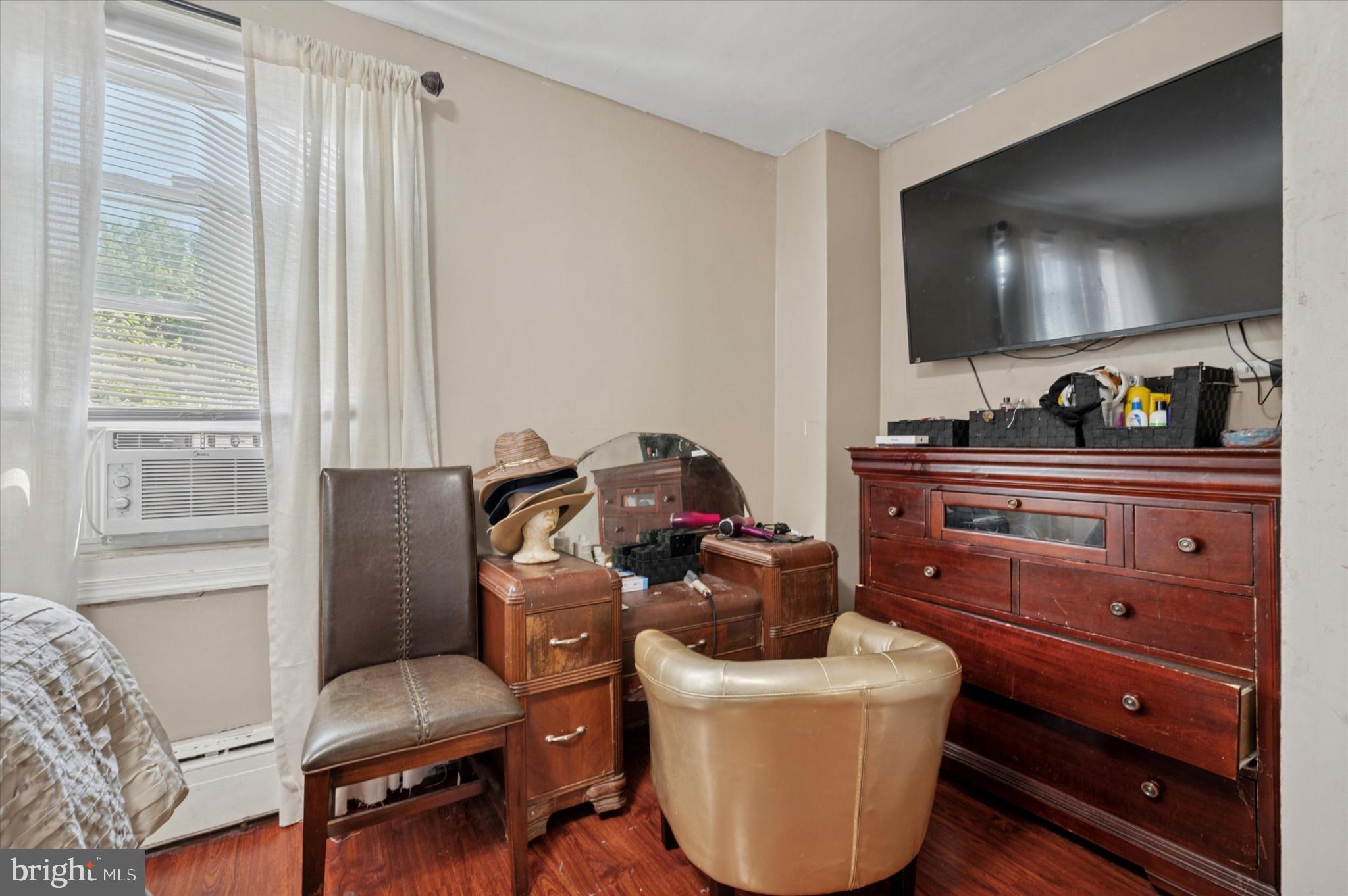 1052 Edgemore Road Philadelphia, PA 19151 - Photo 16 of 24 Cozy room with natural light and warmth.