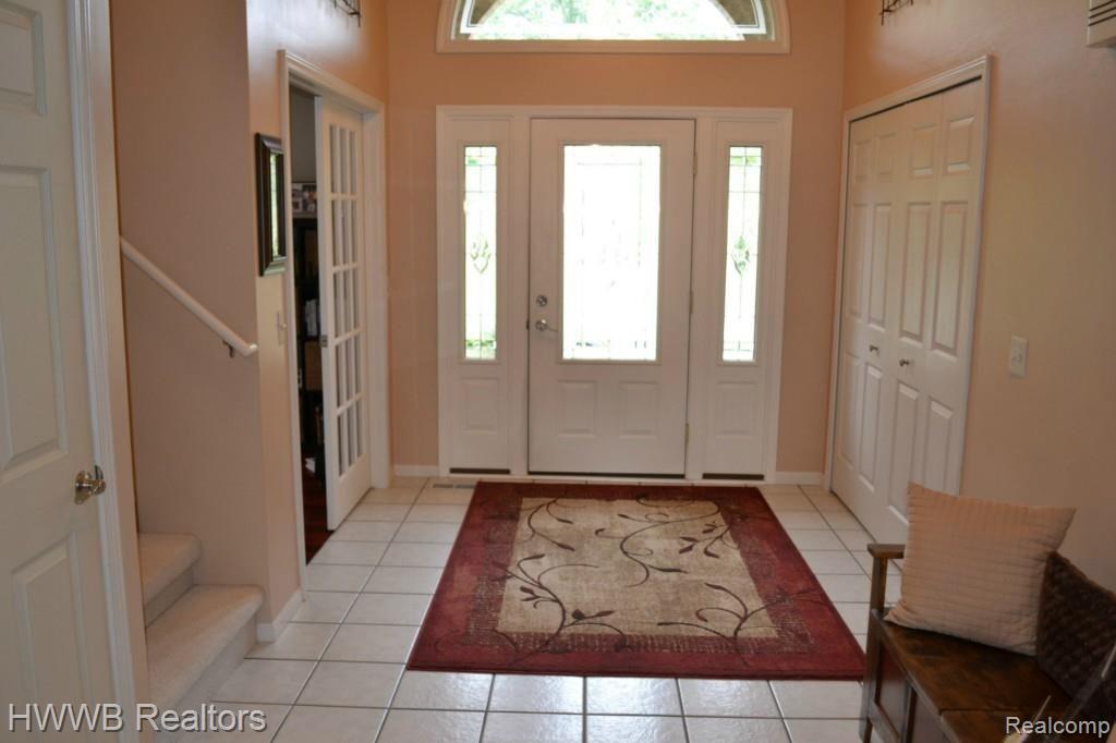 2168 Clinton View Circle Rochester, MI 48309 - Photo 5 of 38 Foyer