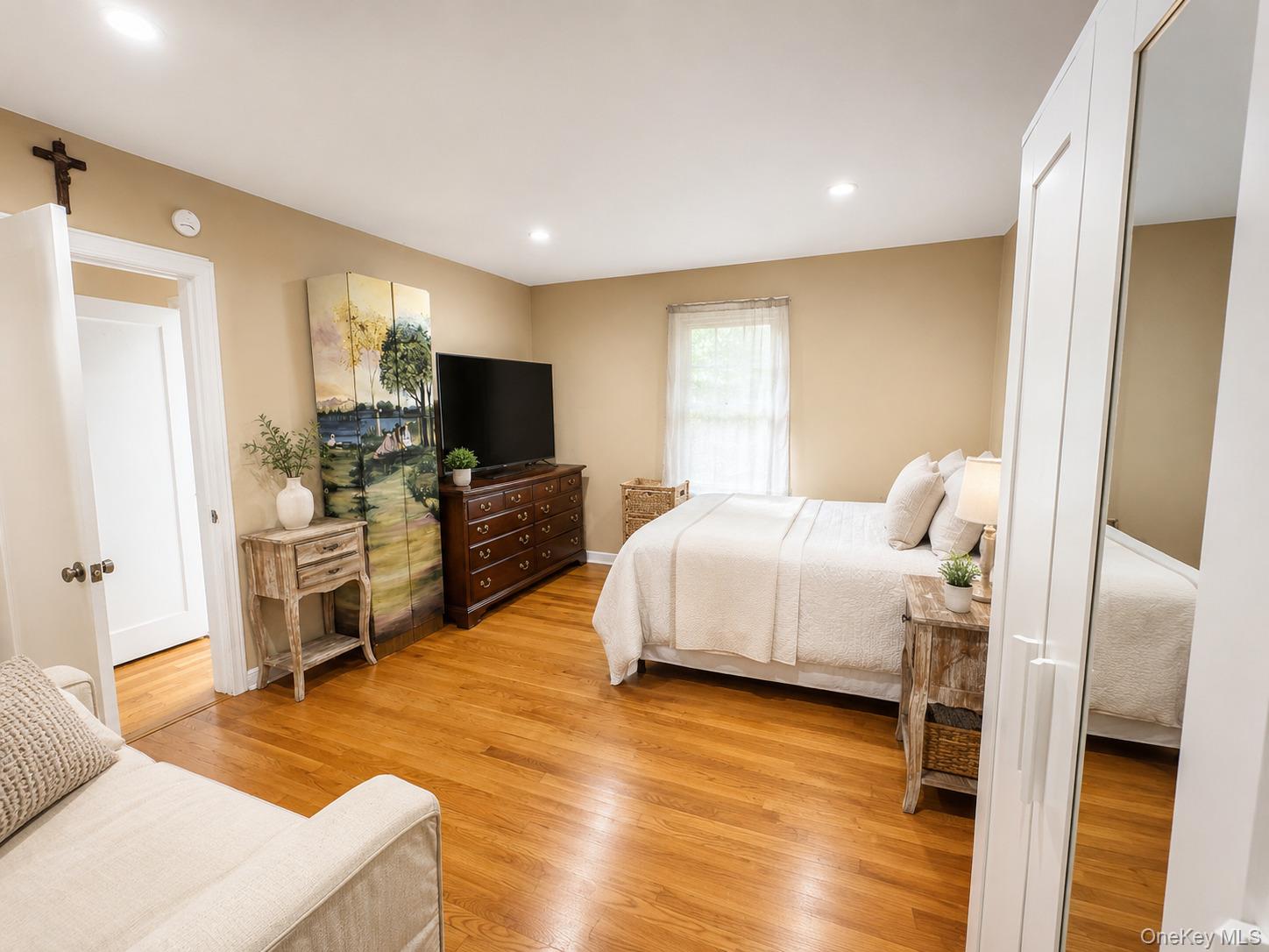 33 Juniper Road Port Washington, NY 11050 - Photo 20 of 25 Gallery Image 20