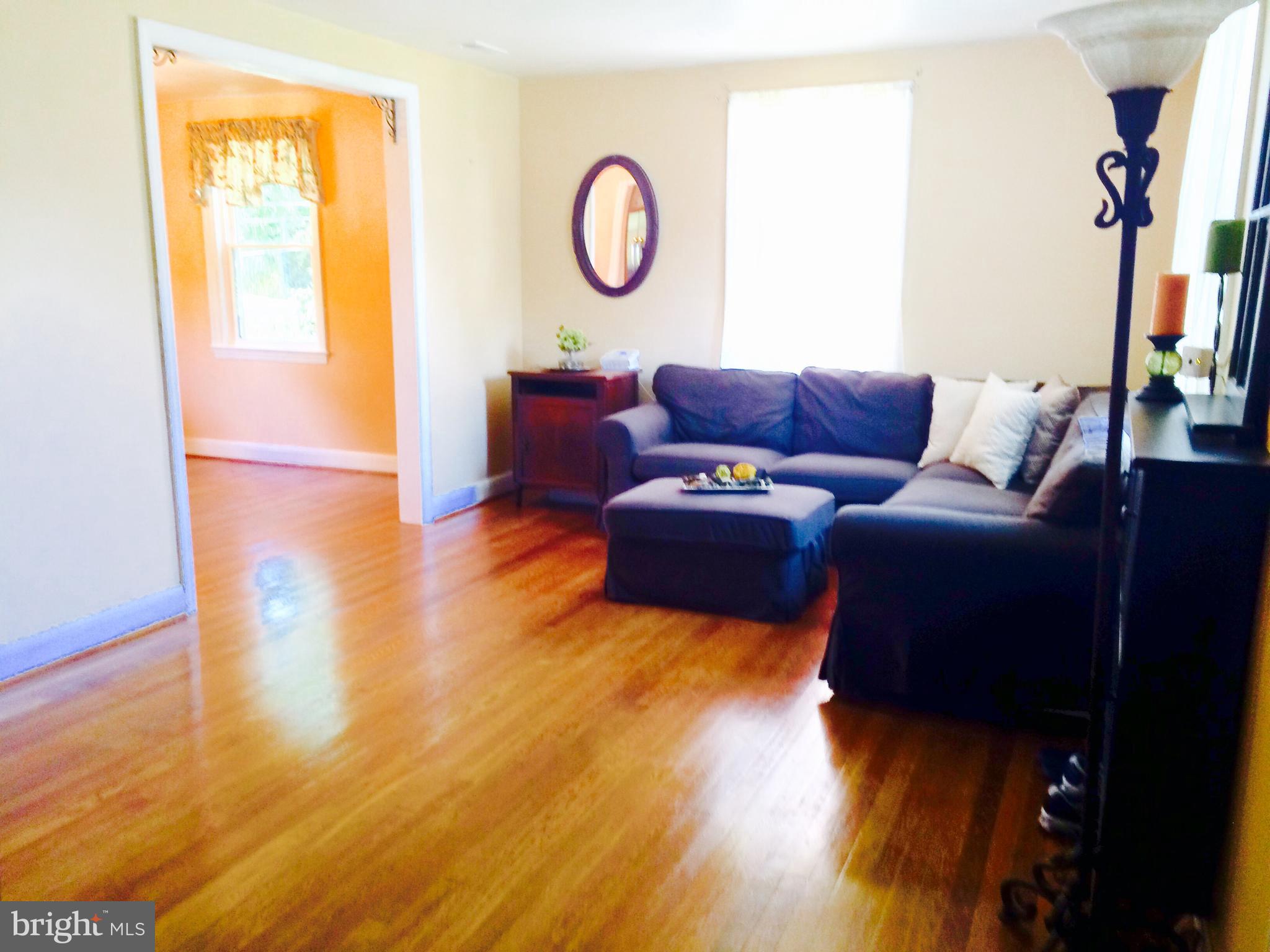 4106 Colby Road Pikesville, MD 21208 - Photo 2 of 28 Spacious Entry