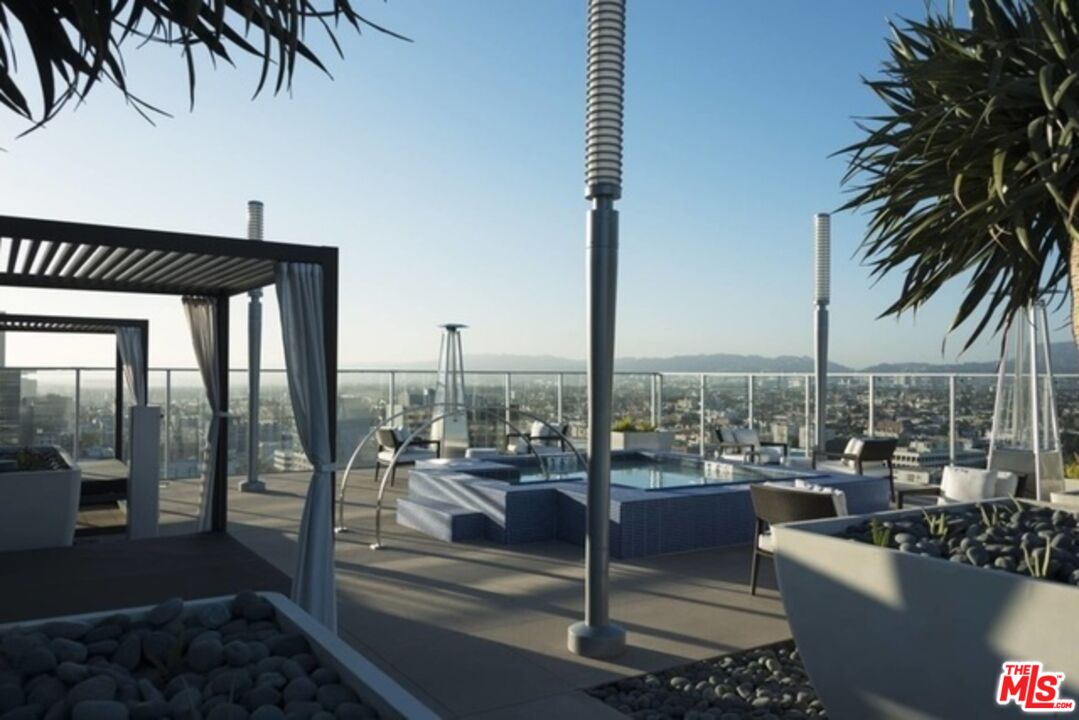 3033 Wilshire Boulevard, Unit 802 Los Angeles, CA 90020 - Photo 16 of 31