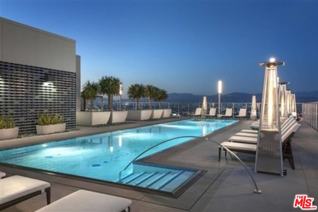 3033 Wilshire Boulevard, Unit 802 Los Angeles, CA 90020 - Photo 21 of 31 a view of a patio with a yard