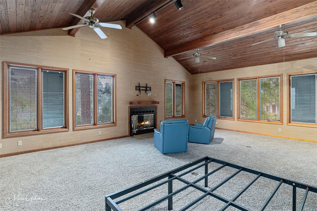 400 Southfield Road Shreveport, LA 71106 - Photo 20 of 30 a living room with furniture