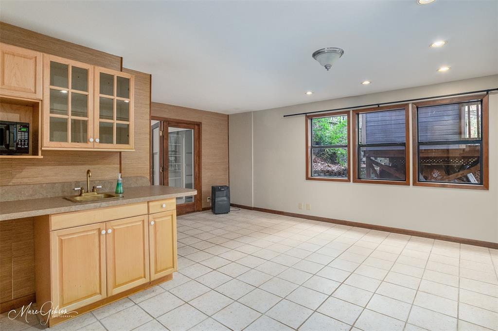 400 Southfield Road Shreveport, LA 71106 - Photo 22 of 30 a view of a kitchen with windows