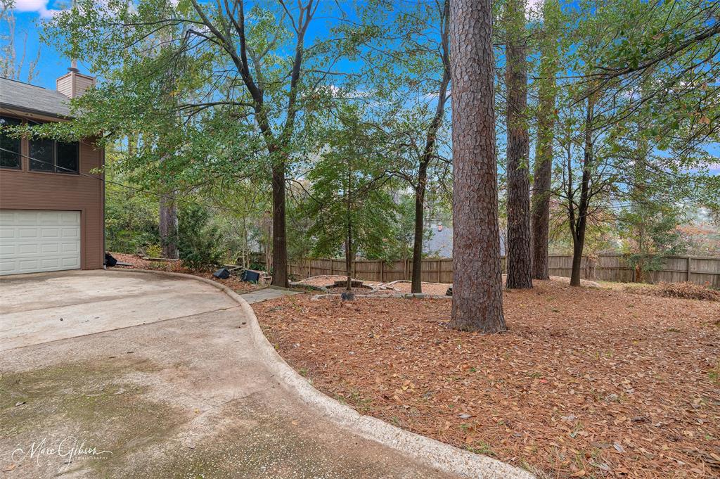 400 Southfield Road Shreveport, LA 71106 - Photo 28 of 30 a backyard of a house with trees