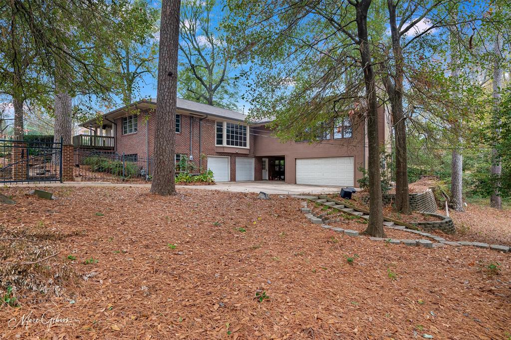 400 Southfield Road Shreveport, LA 71106 - Photo 29 of 30 front view of a house with a large tree and a yard