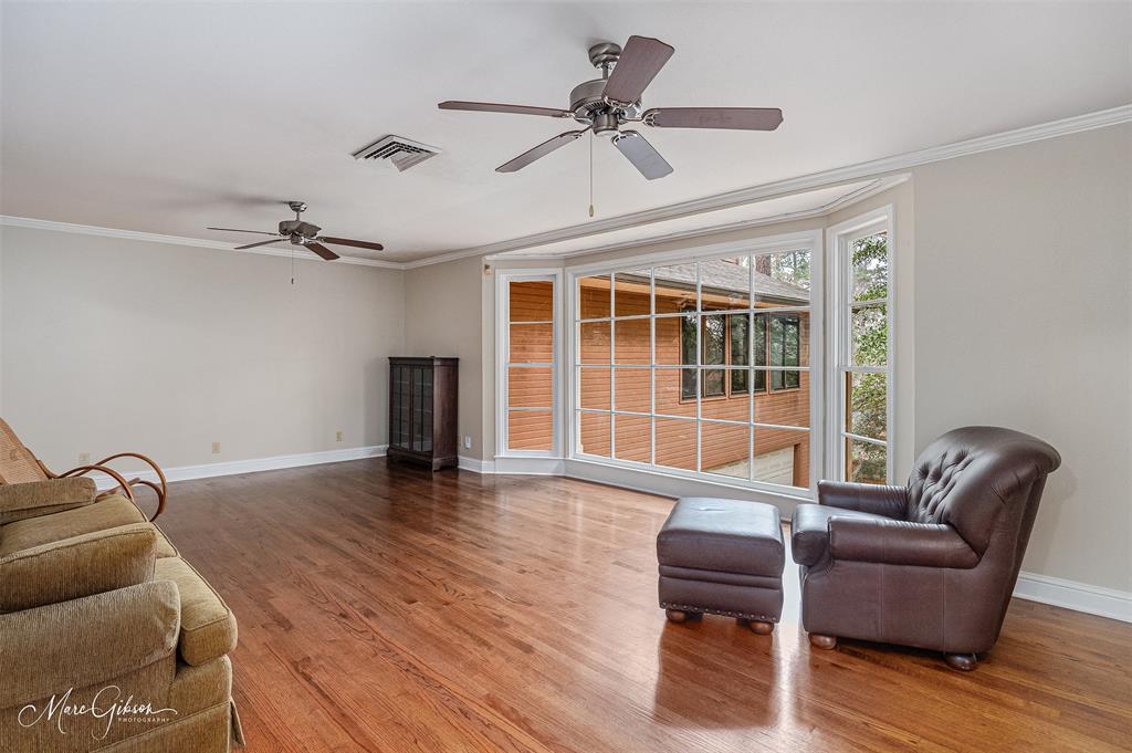 400 Southfield Road Shreveport, LA 71106 - Photo 7 of 30 a living room with furniture and a window
