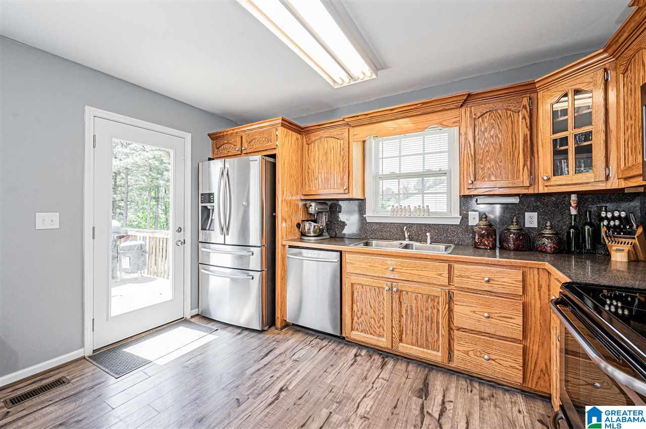 814 South Hillcrest Road Odenville, AL 35120 - Photo 13 of 38