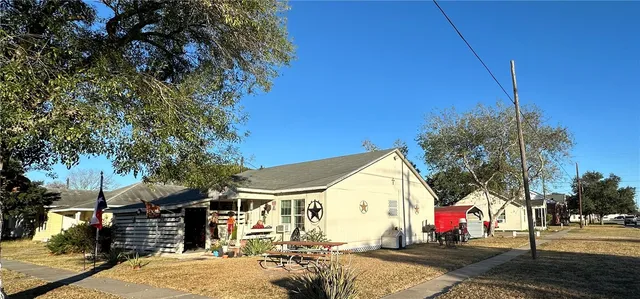 $265,900 | 200 West Merriman Street, Sinton, TX 78387