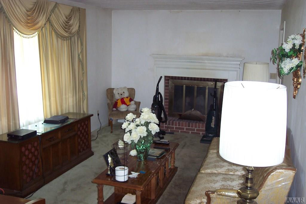 2422 Governors Road Windsor, NC 27983 - Photo 3 of 38 LIVINGROOM FIRE PLACE