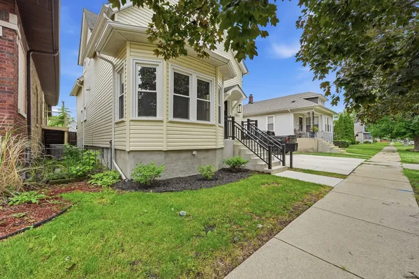 $449,000 | 2621 Orchard Street, Blue Island, IL 60406
