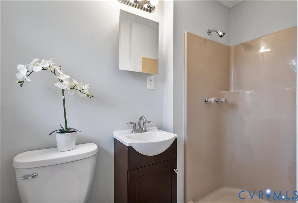4192 Range Road Mechanicsville, VA 23111 - Photo 17 of 36 a bathroom with a sink a toilet and shower