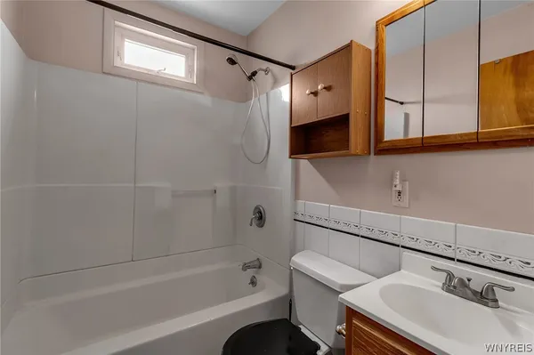 $199,000 | 275 Mapleview Drive, Tonawanda, NY 14150