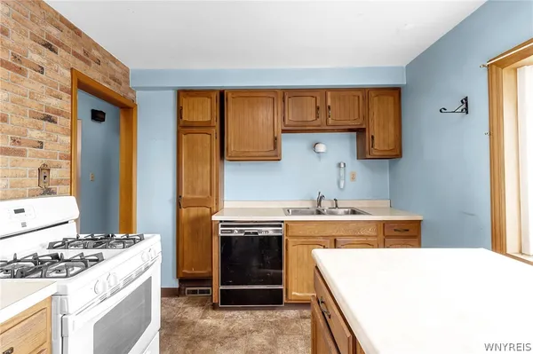 $199,000 | 275 Mapleview Drive, Tonawanda, NY 14150