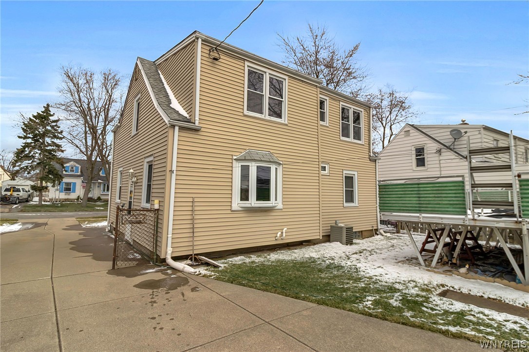 275 Mapleview Drive Tonawanda, NY 14150 - Photo 5 of 47