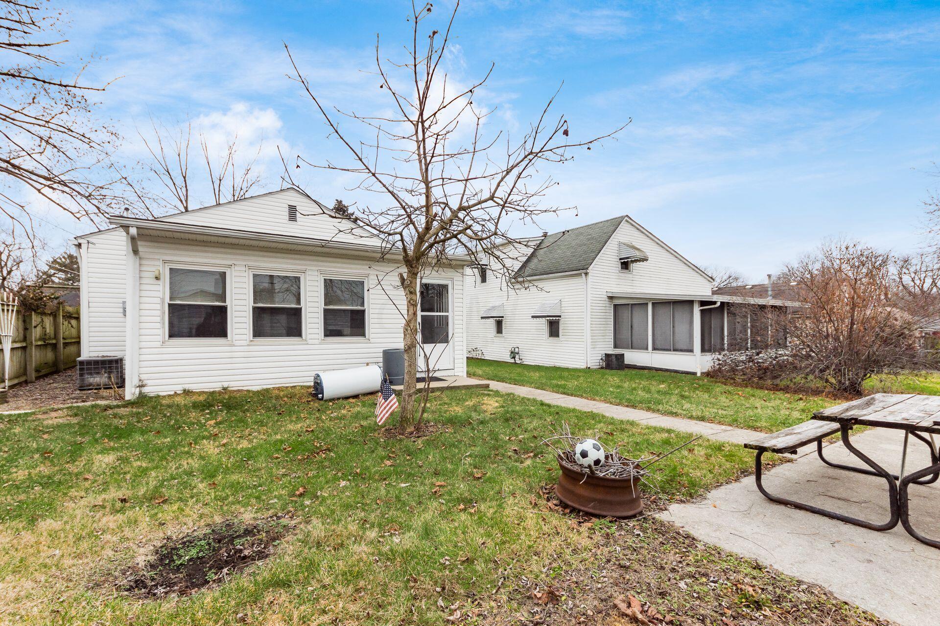 132 Betz Road Columbus, OH 43207 - Photo 9 of 23 027_59af9192465_M 132 Betz060