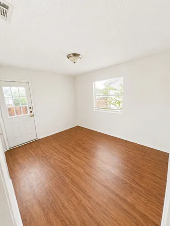 $850 | 2307 Rachael Court, Unit D, Austin, TX 78748