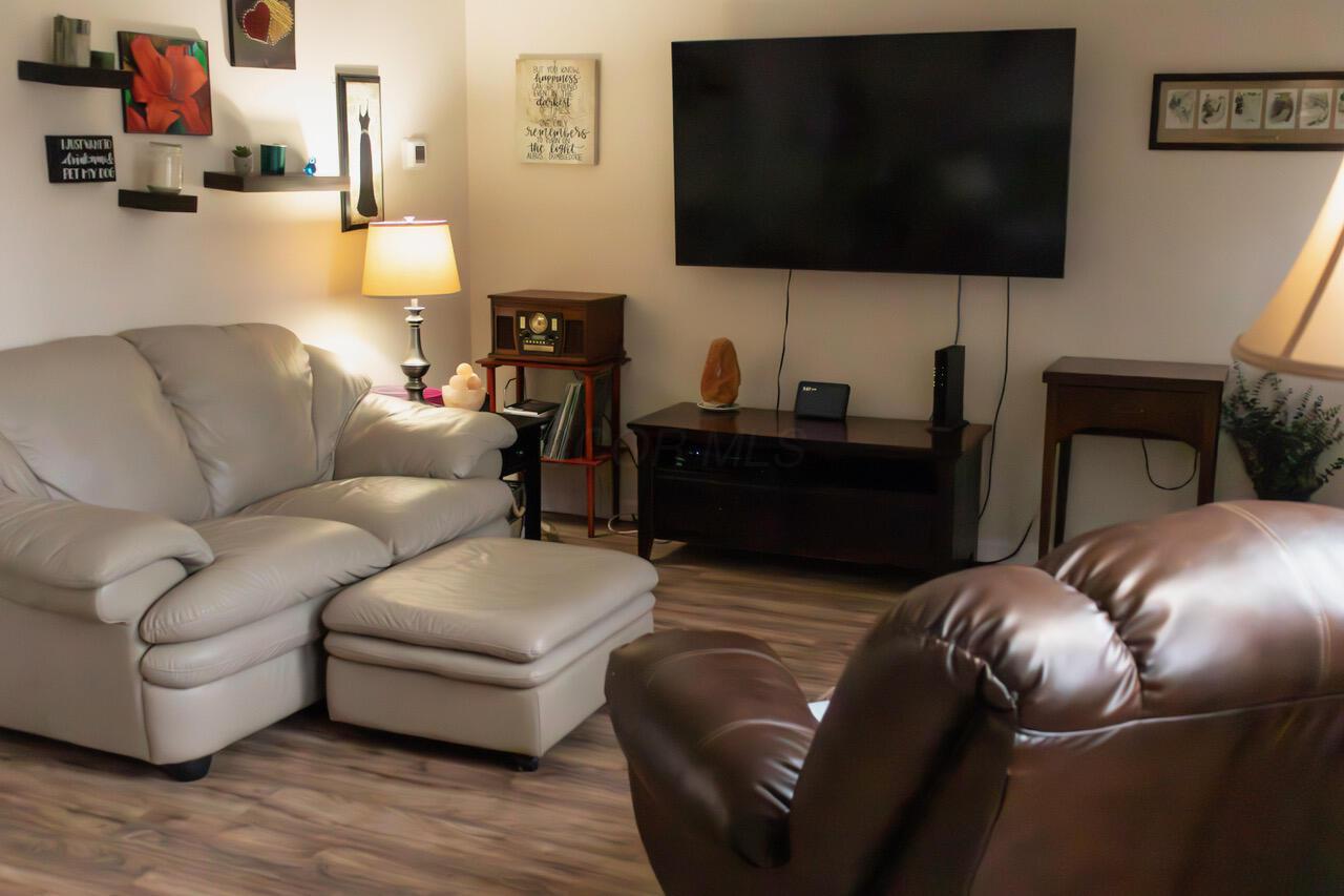 4633 Steamtown Road Ashley, OH 43003 - Photo 5 of 19 Living Room