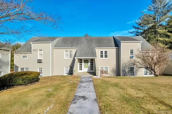 $2,850 | 1002 Holly Stream Court, Unit 2, Brewster, NY 10509