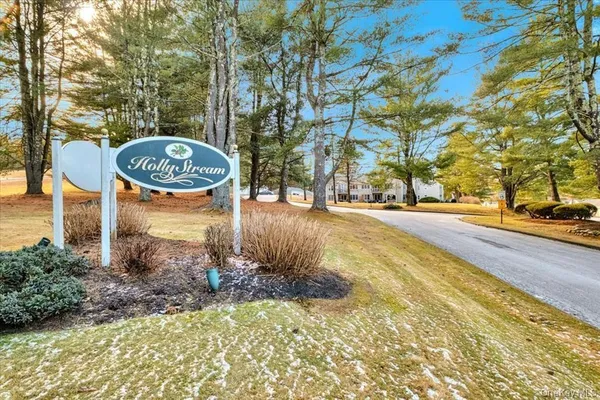 $2,850 | 1002 Holly Stream Court, Unit 2, Brewster, NY 10509