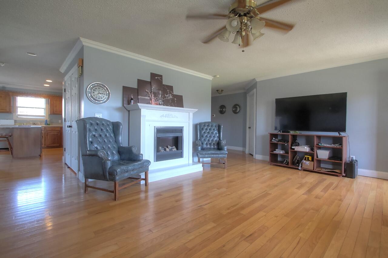 1910 Laurel River Road London, KY 40744 - Photo 3 of 16 21