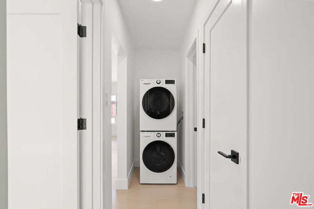1201 Ohio Avenue, Unit 4 Long Beach, CA 90804 - Photo 11 of 18 a utility room with dryer and washer