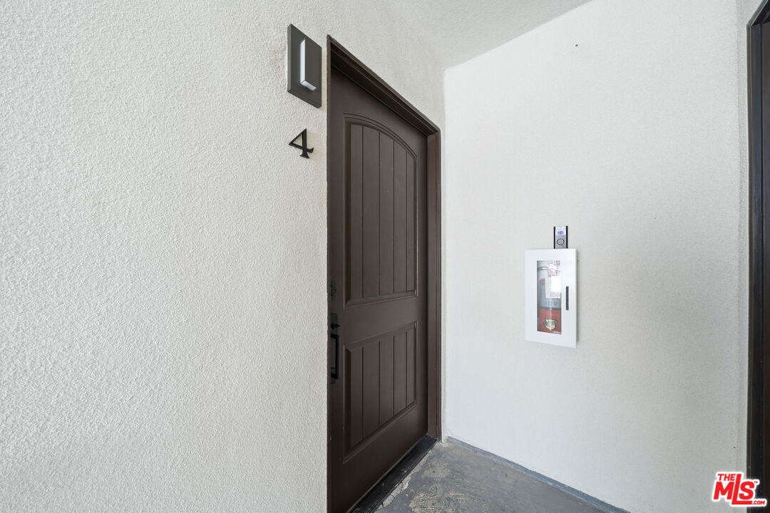1201 Ohio Avenue, Unit 4 Long Beach, CA 90804 - Photo 18 of 18 a view of a hallway