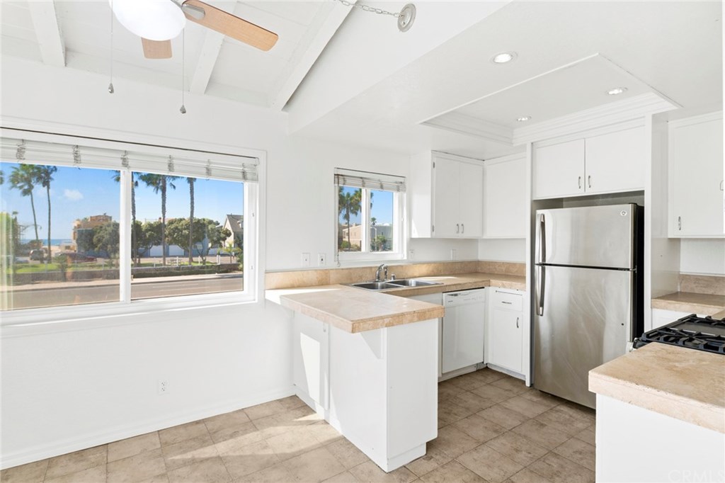 203 Cedar Street Newport Beach, CA 92663 - Photo 14 of 32