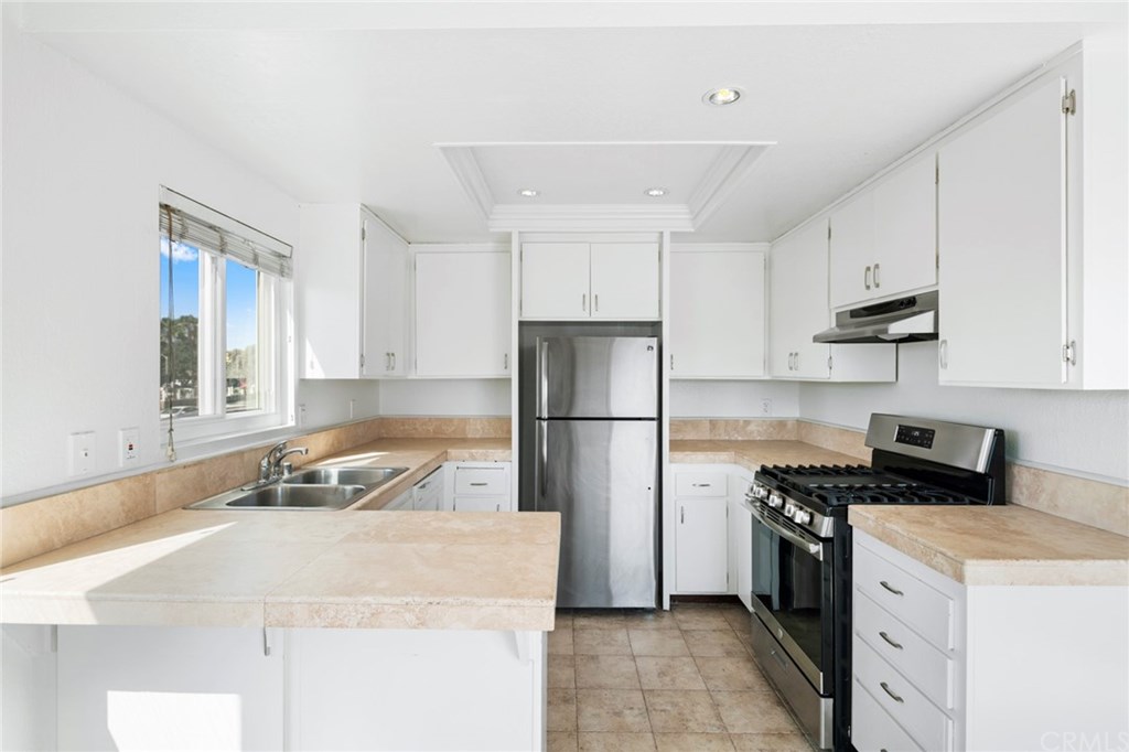 203 Cedar Street Newport Beach, CA 92663 - Photo 16 of 32