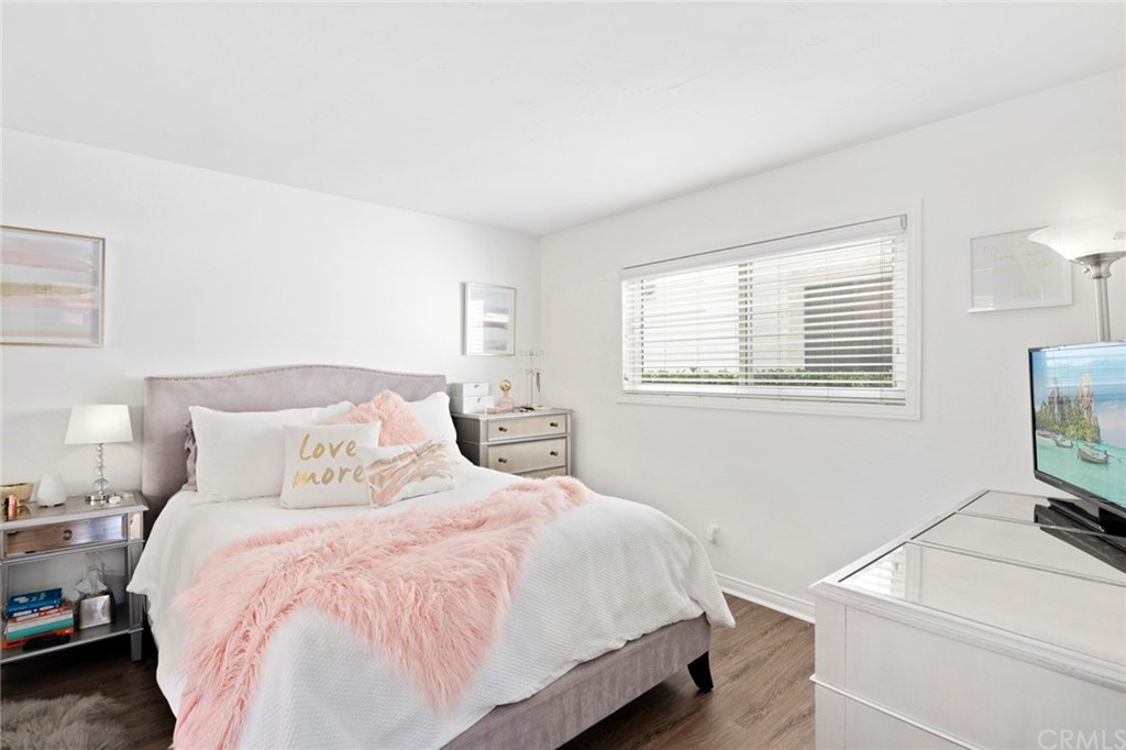 203 Cedar Street Newport Beach, CA 92663 - Photo 3 of 32