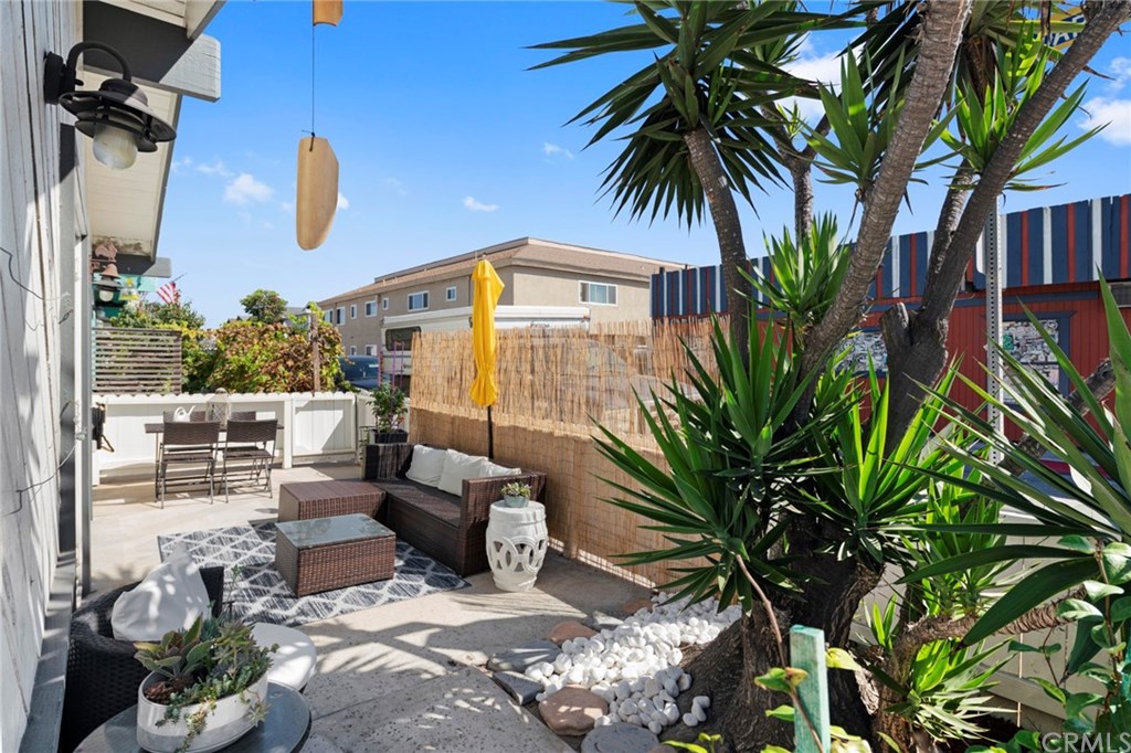 203 Cedar Street Newport Beach, CA 92663 - Photo 7 of 32