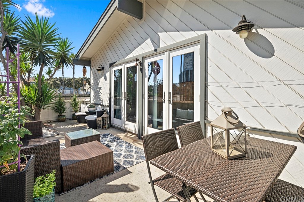 203 Cedar Street Newport Beach, CA 92663 - Photo 8 of 32