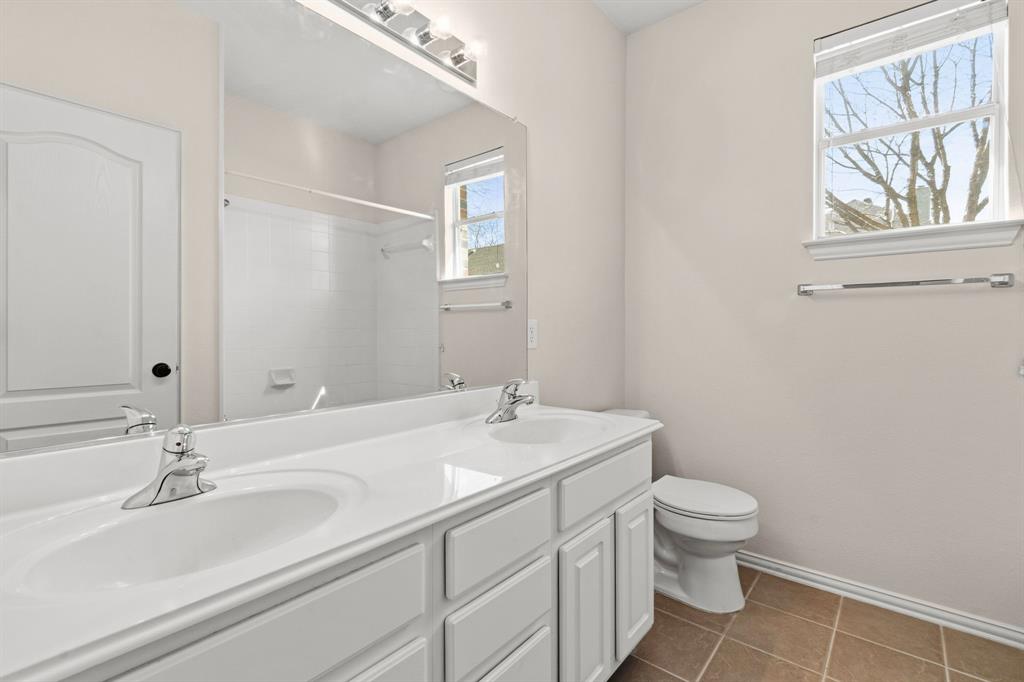 7517 Rodeo Drive Denton, TX 76208 - Photo 29 of 39 Bathroom #2, shared by second and 3rd bedrooms