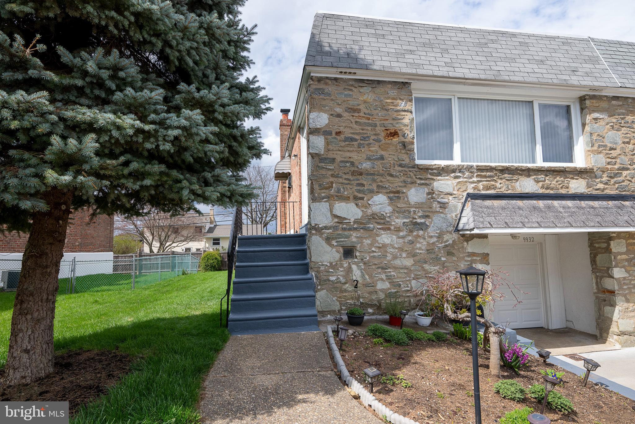 9932 Sandy Road Philadelphia, PA 19115 - Photo 3 of 26 Gallery Image 3