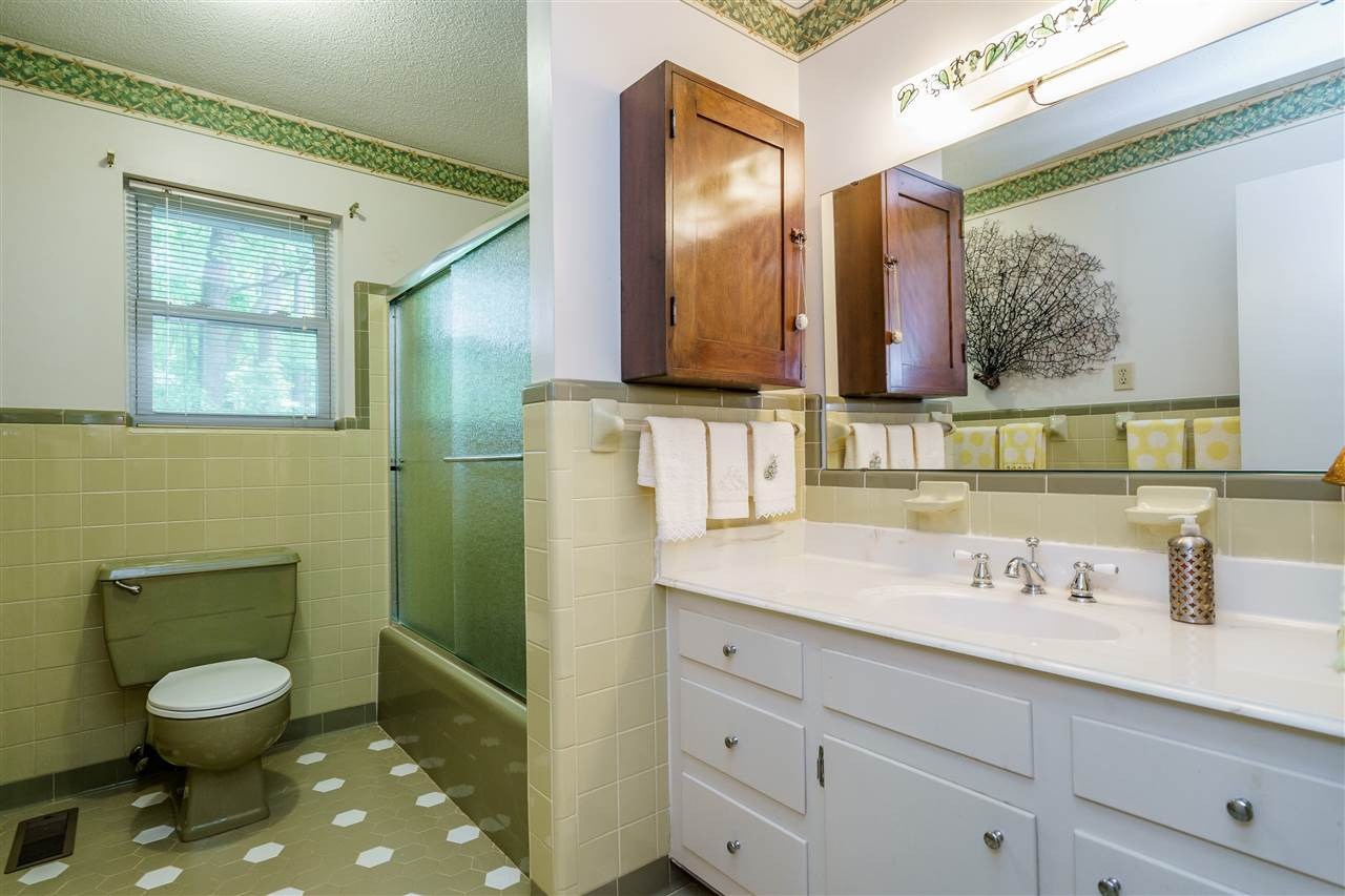 6512 King Lawrence Road Raleigh, NC 27607 - Photo 20 of 30 Bathroom