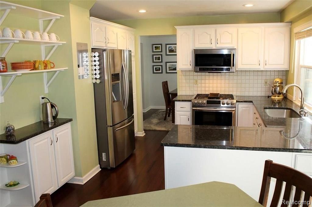 40555 East Mill Rd Court Novi, MI 48375 - Photo 8 of 46 Gallery Image 8